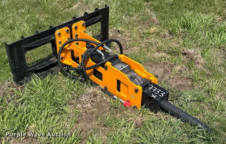 image for item DO0861 2024 Future FT-P680 skid steer breaker