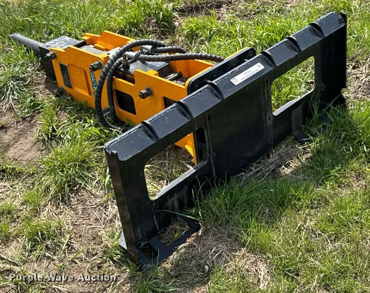 image for item DO0861 2024 Future FT-P680 skid steer breaker