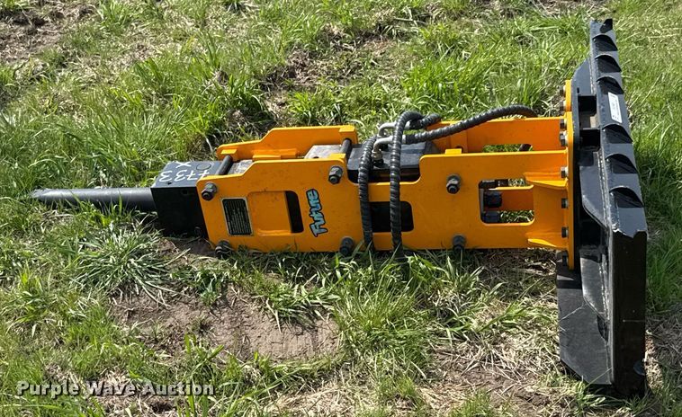 image for item DO0861 2024 Future FT-P680 skid steer breaker