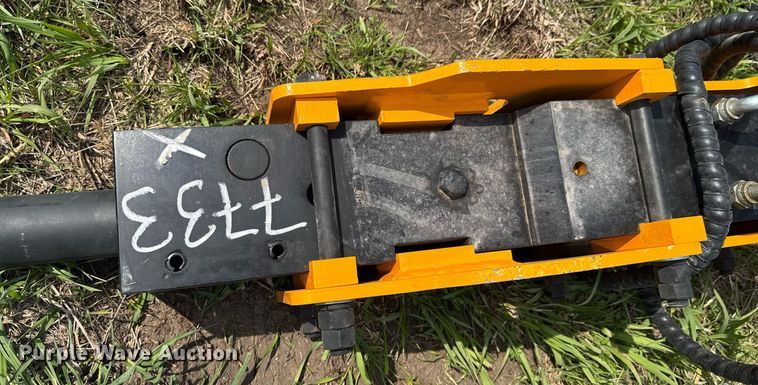 image for item DO0861 2024 Future FT-P680 skid steer breaker