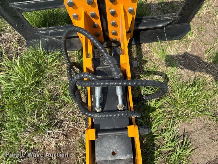 image for item DO0861 2024 Future FT-P680 skid steer breaker