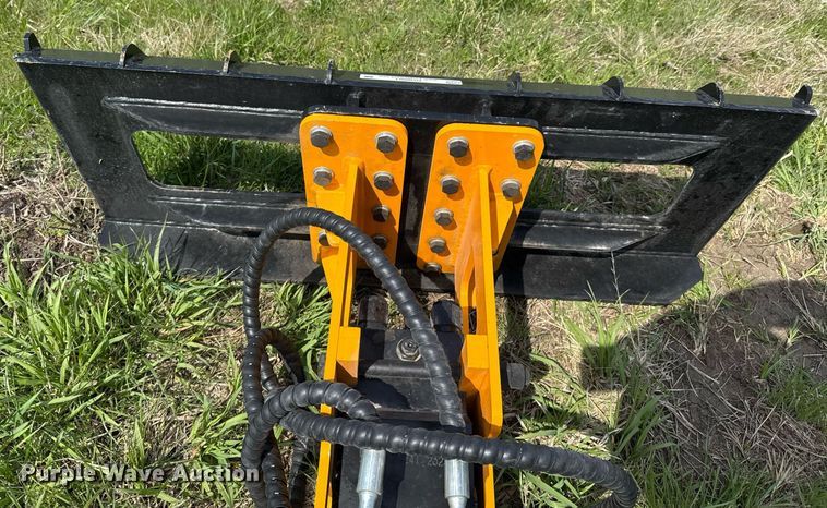 image for item DO0861 2024 Future FT-P680 skid steer breaker