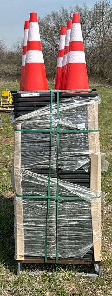 image for item DO0864 (228) traffic cones