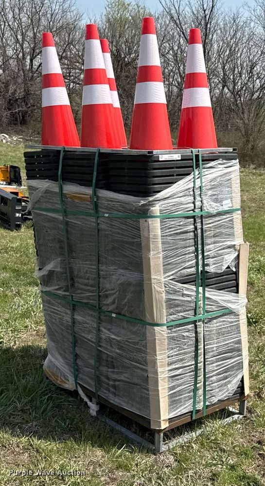 image for item DO0864 (228) traffic cones
