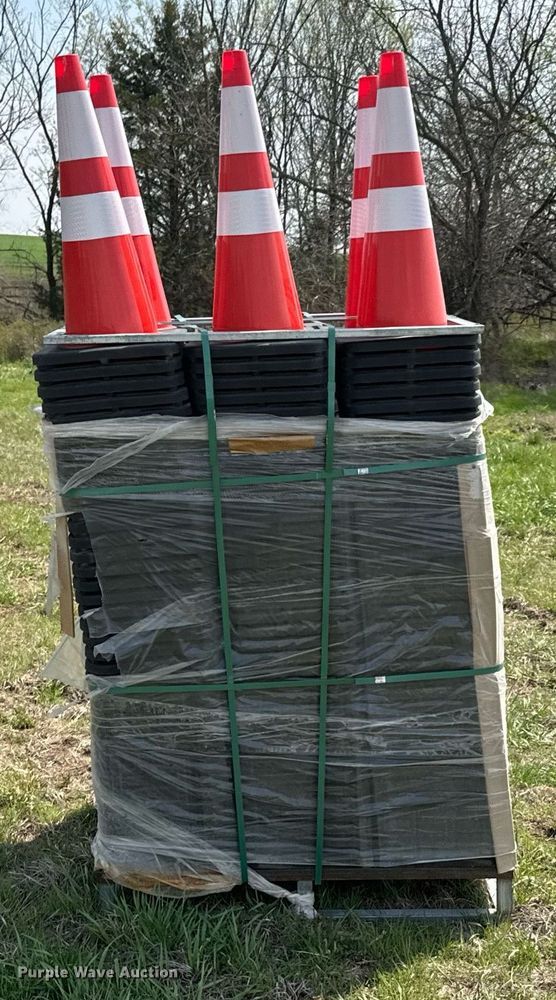 image for item DO0864 (228) traffic cones