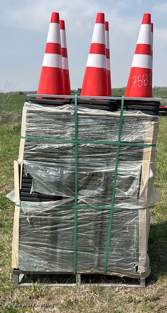 image for item DO0864 (228) traffic cones