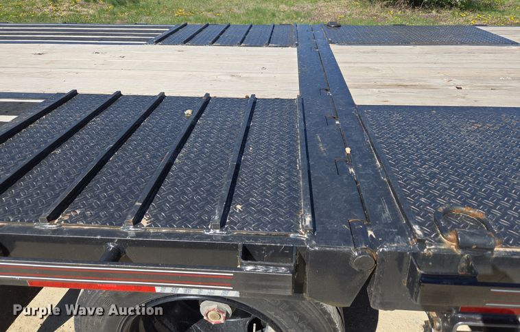 image for item DO7888 2022 RoadClipper hydraulic tail equipment trailer