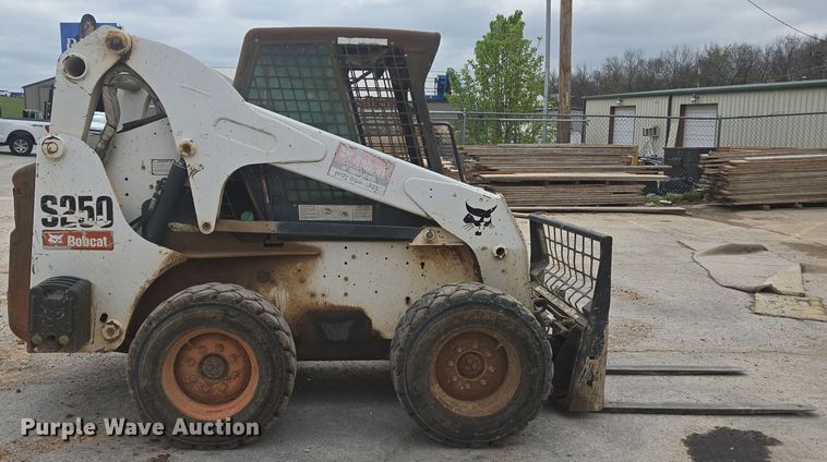 image for item DP6279 2006 Bobcat S250 skid steer loader