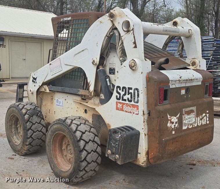 image for item DP6279 2006 Bobcat S250 skid steer loader