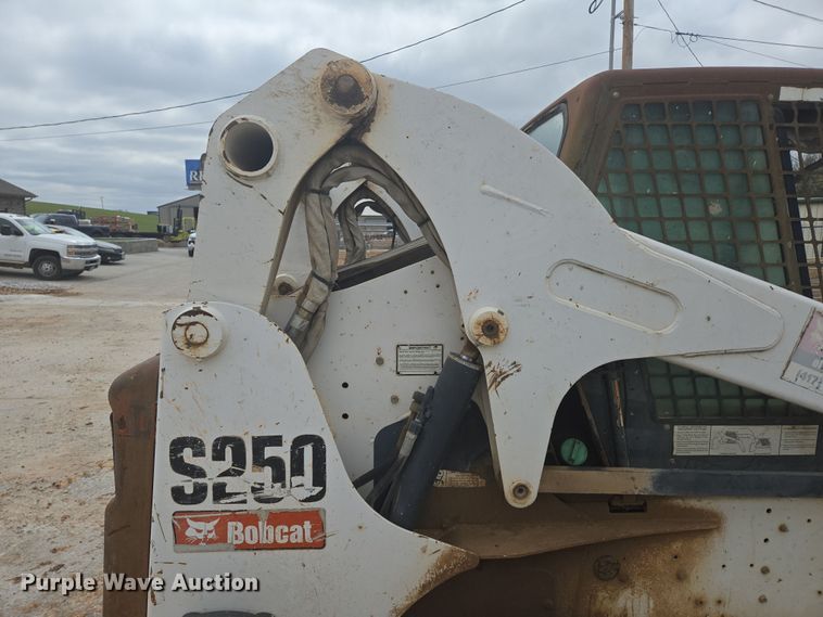 image for item DP6279 2006 Bobcat S250 skid steer loader