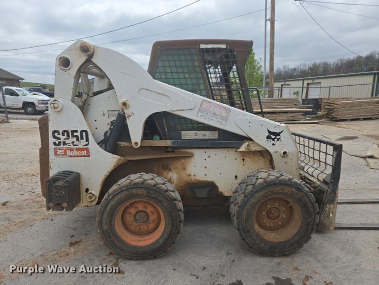 image for item DP6279 2006 Bobcat S250 skid steer loader