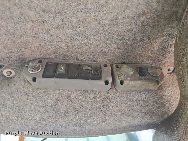 image for item DP6279 2006 Bobcat S250 skid steer loader