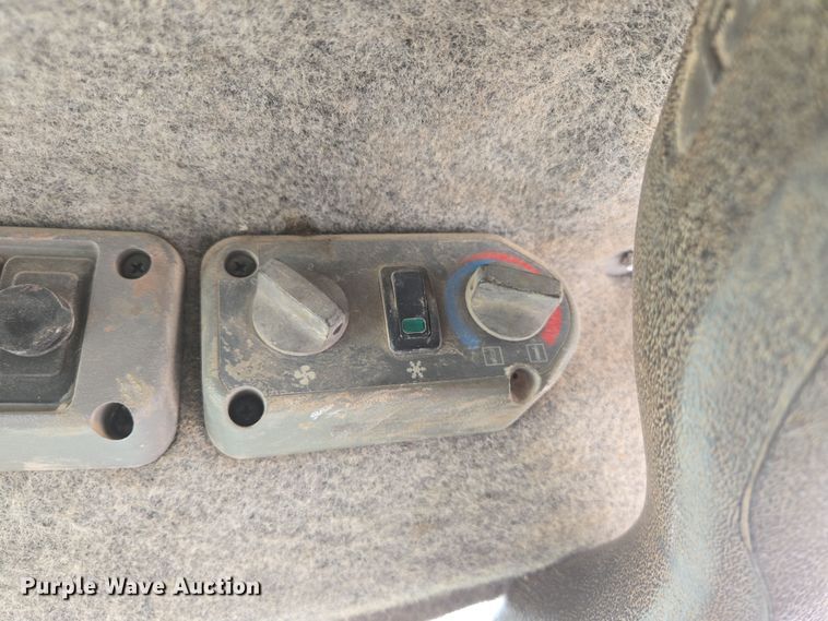 image for item DP6279 2006 Bobcat S250 skid steer loader