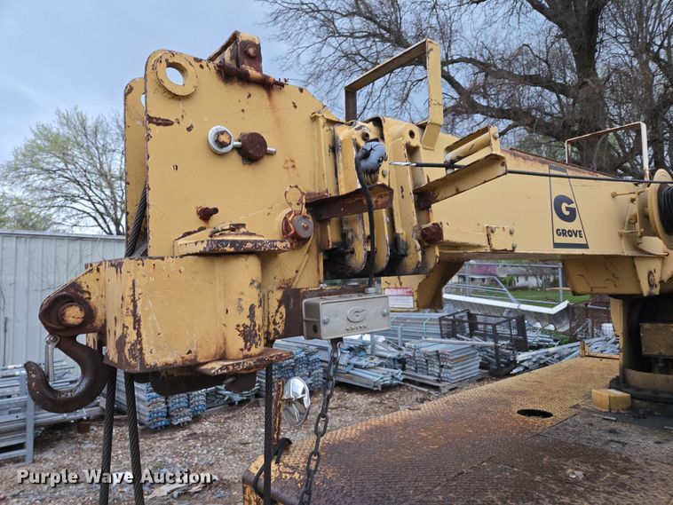 image for item DP6283 1990 Grove AP308 crane