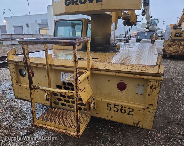 image for item DP6283 1990 Grove AP308 crane