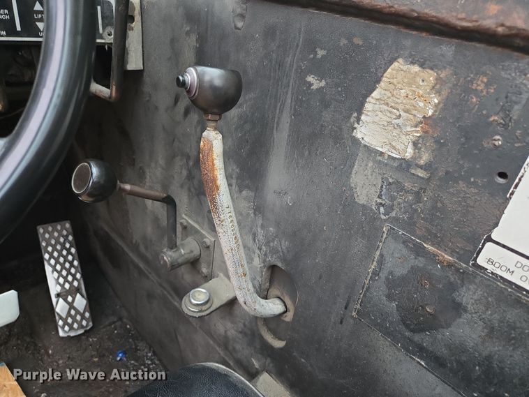 image for item DP6283 1990 Grove AP308 crane