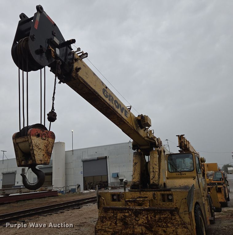 image for item DP6284 1990 Grove 1012 crane