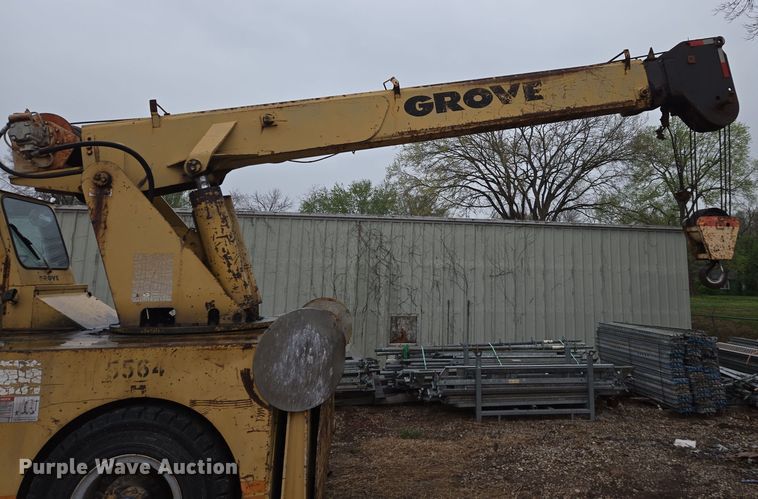 image for item DP6284 1990 Grove 1012 crane