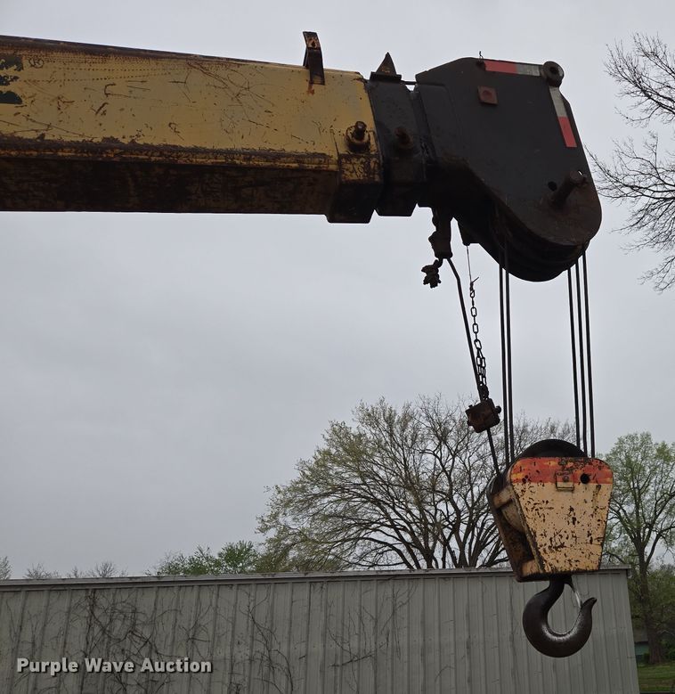 image for item DP6284 1990 Grove 1012 crane