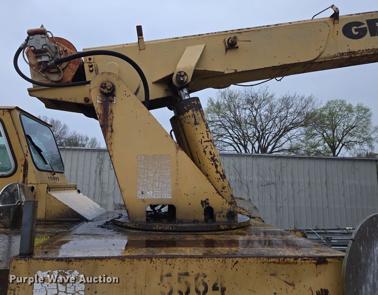 image for item DP6284 1990 Grove 1012 crane