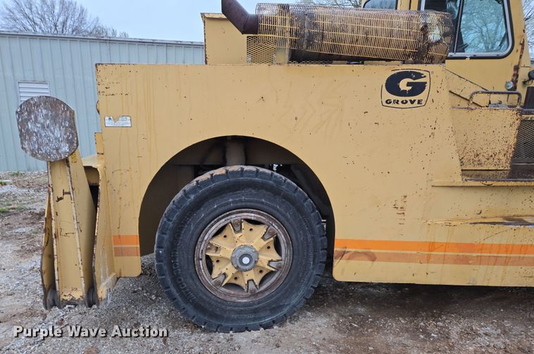 image for item DP6284 1990 Grove 1012 crane