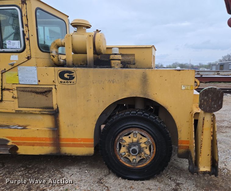 image for item DP6284 1990 Grove 1012 crane