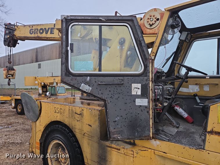 image for item DP6284 1990 Grove 1012 crane