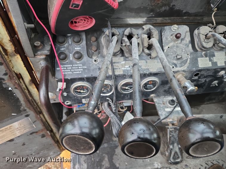 image for item DP6284 1990 Grove 1012 crane