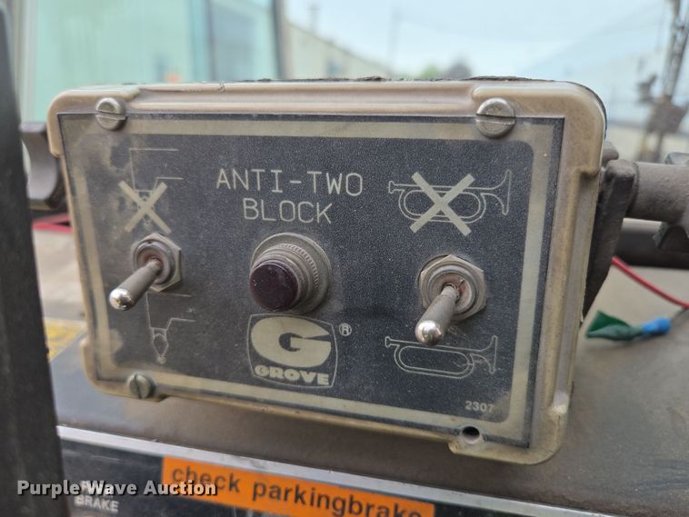 image for item DP6290 1990 Grove AP308 crane truck