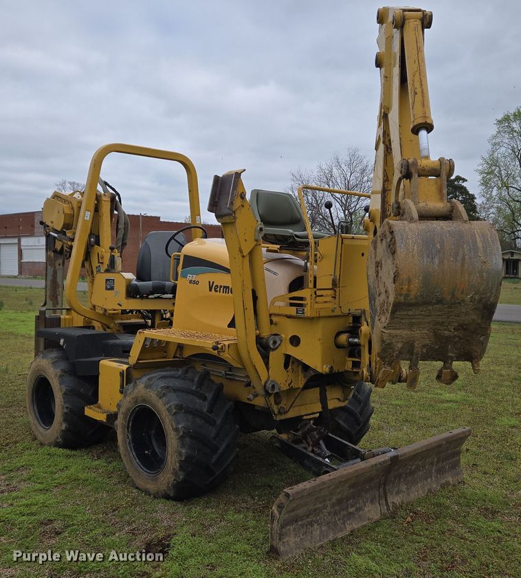 image for item DS5360 2004 Vermeer RT 650 vibratory cable plow