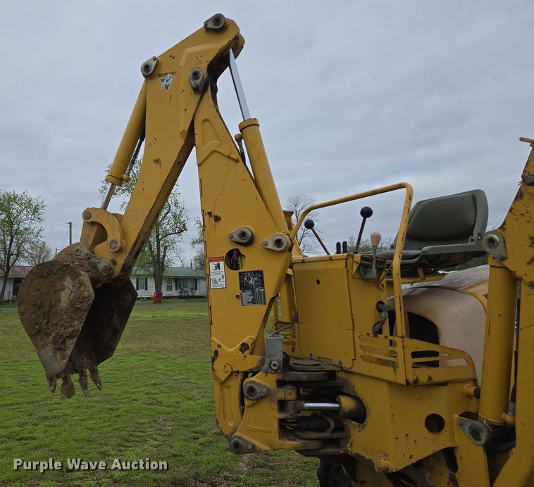 image for item DS5360 2004 Vermeer RT 650 vibratory cable plow