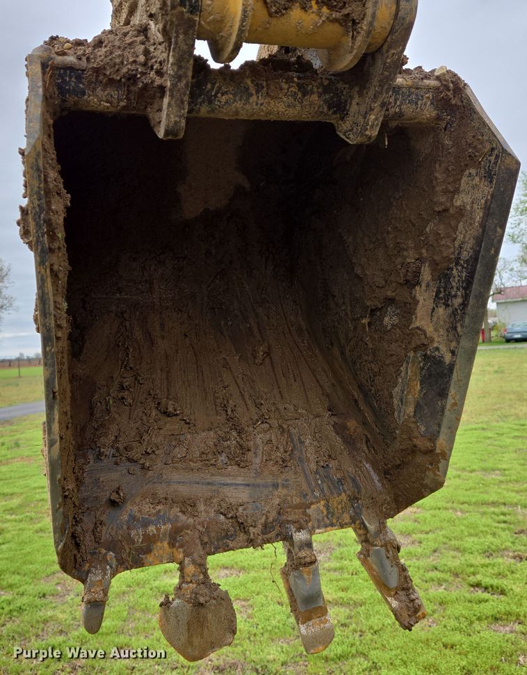 image for item DS5360 2004 Vermeer RT 650 vibratory cable plow