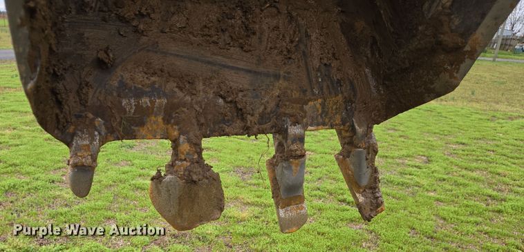 image for item DS5360 2004 Vermeer RT 650 vibratory cable plow