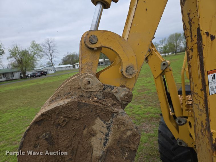 image for item DS5360 2004 Vermeer RT 650 vibratory cable plow