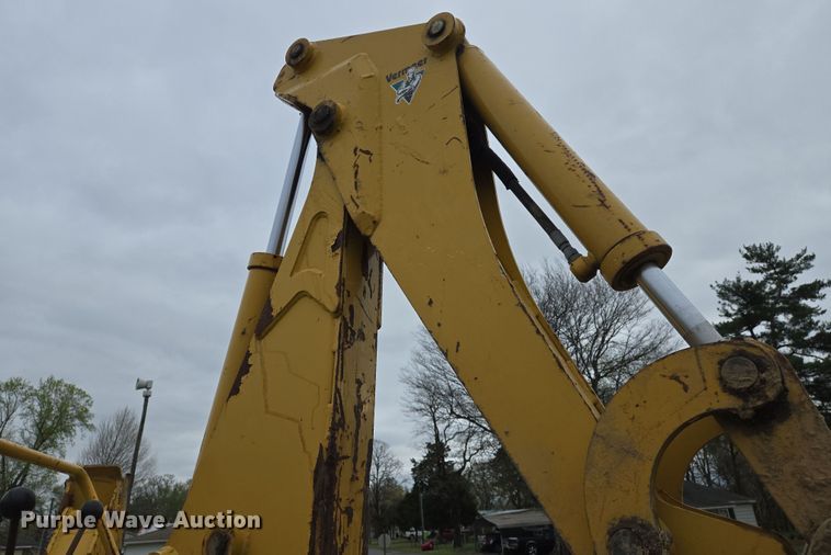 image for item DS5360 2004 Vermeer RT 650 vibratory cable plow