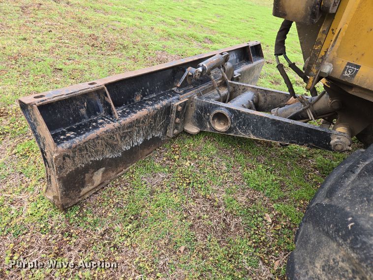 image for item DS5360 2004 Vermeer RT 650 vibratory cable plow