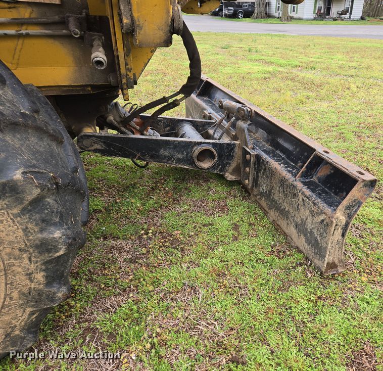 image for item DS5360 2004 Vermeer RT 650 vibratory cable plow