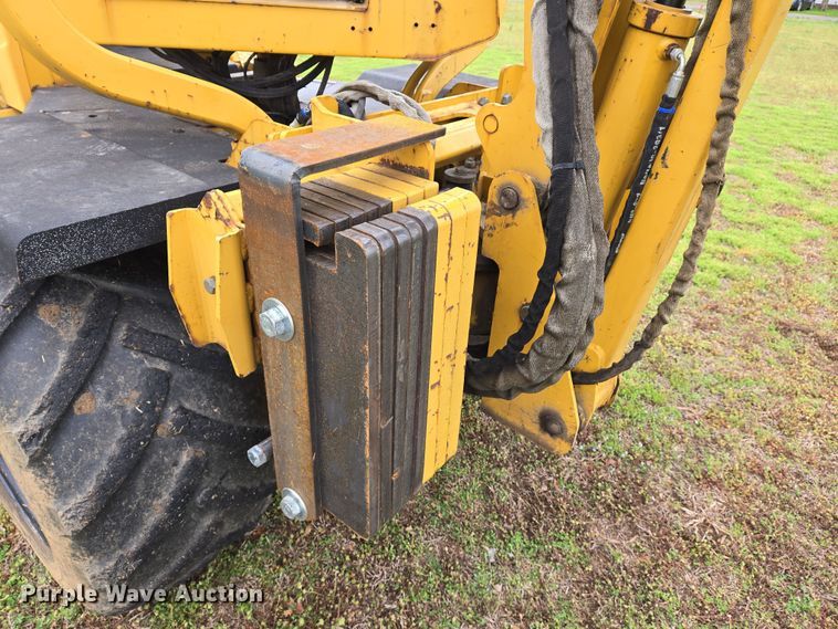 image for item DS5360 2004 Vermeer RT 650 vibratory cable plow