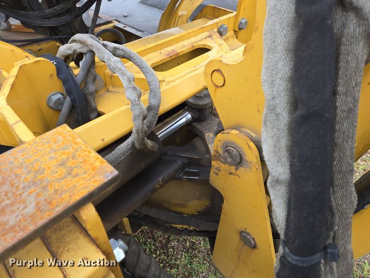 image for item DS5360 2004 Vermeer RT 650 vibratory cable plow