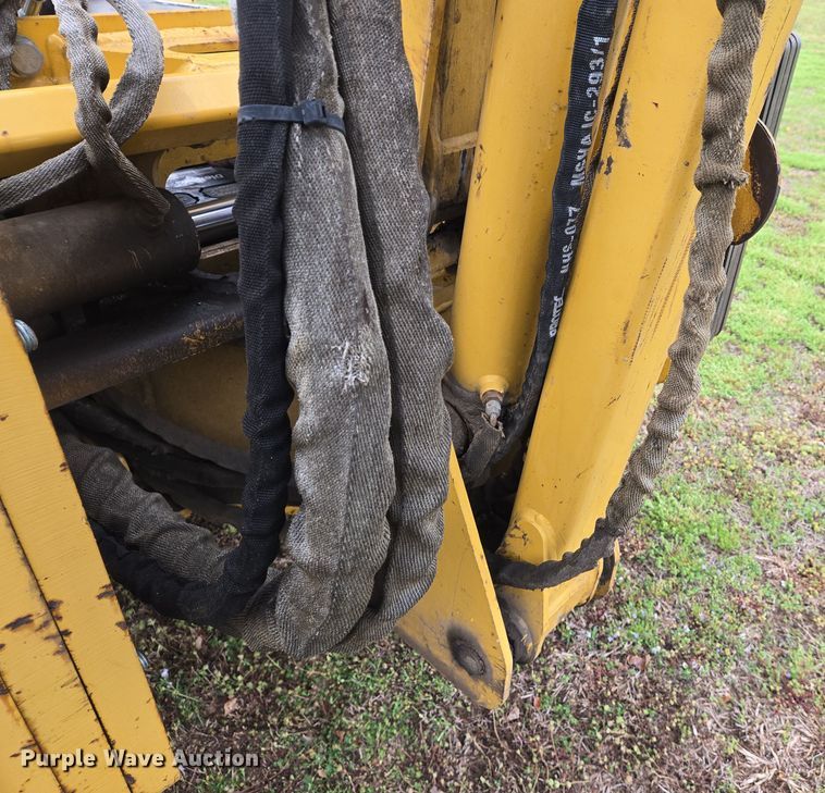 image for item DS5360 2004 Vermeer RT 650 vibratory cable plow