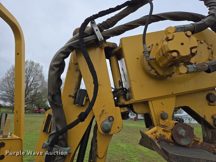 image for item DS5360 2004 Vermeer RT 650 vibratory cable plow