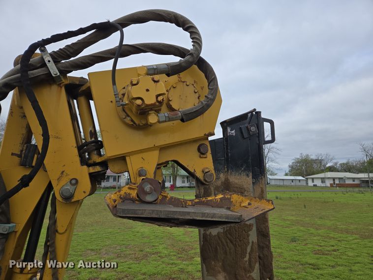 image for item DS5360 2004 Vermeer RT 650 vibratory cable plow