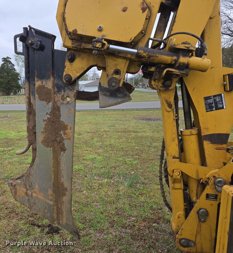 image for item DS5360 2004 Vermeer RT 650 vibratory cable plow