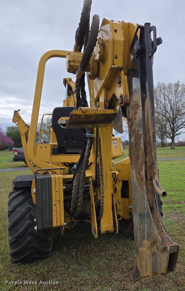 image for item DS5360 2004 Vermeer RT 650 vibratory cable plow