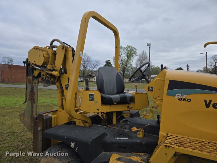 image for item DS5360 2004 Vermeer RT 650 vibratory cable plow