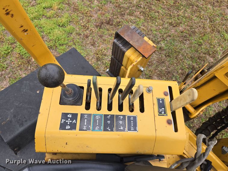 image for item DS5360 2004 Vermeer RT 650 vibratory cable plow