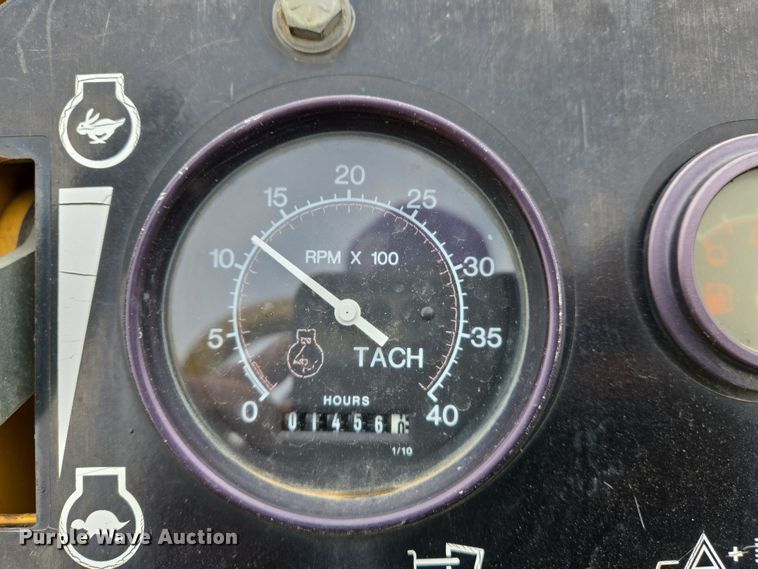 image for item DS5360 2004 Vermeer RT 650 vibratory cable plow