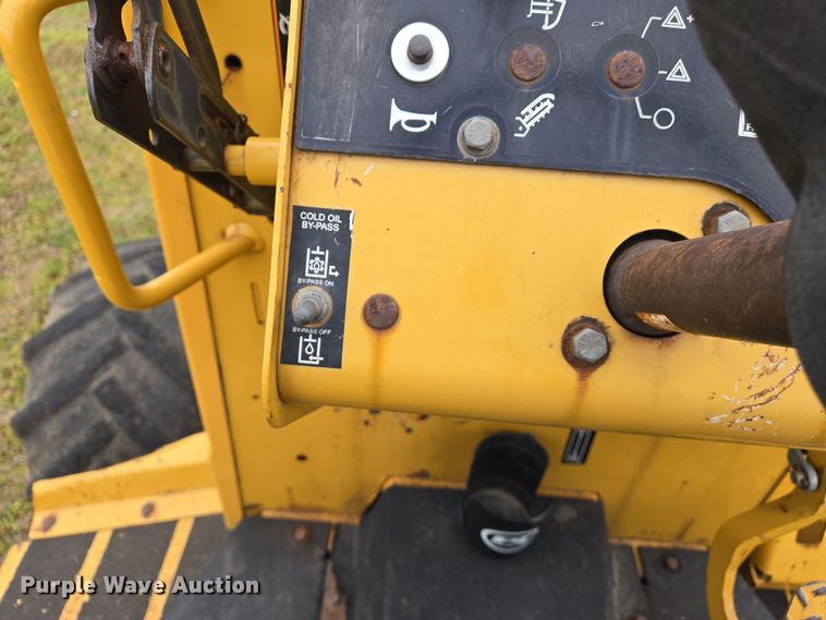 image for item DS5360 2004 Vermeer RT 650 vibratory cable plow