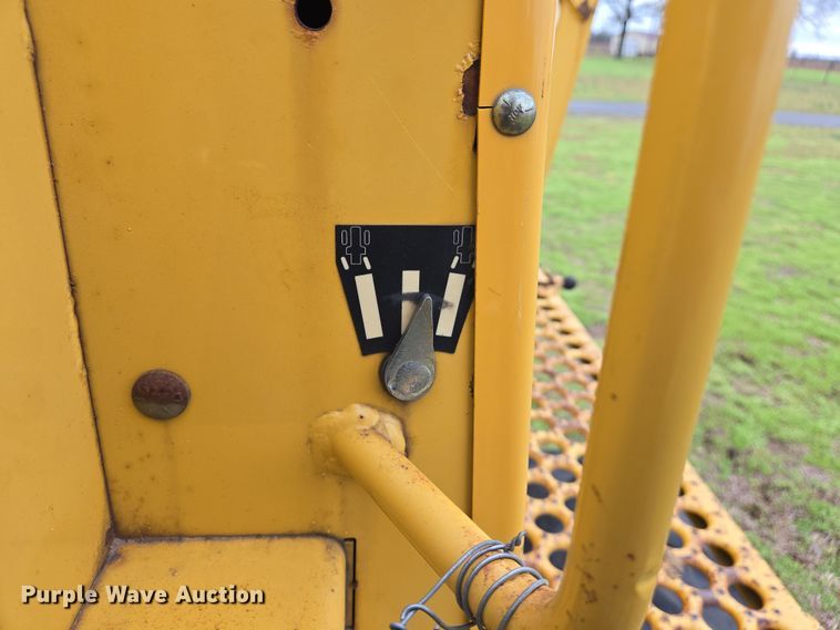 image for item DS5360 2004 Vermeer RT 650 vibratory cable plow