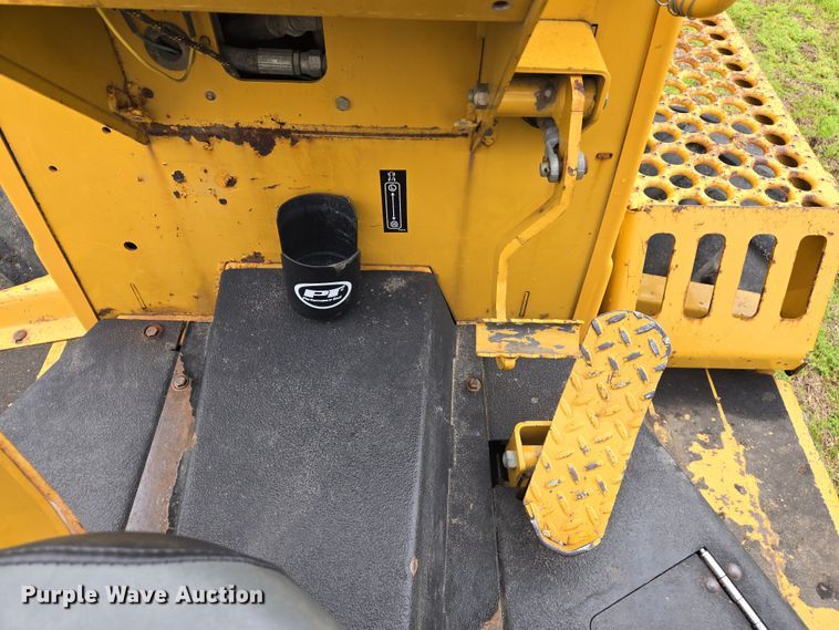 image for item DS5360 2004 Vermeer RT 650 vibratory cable plow